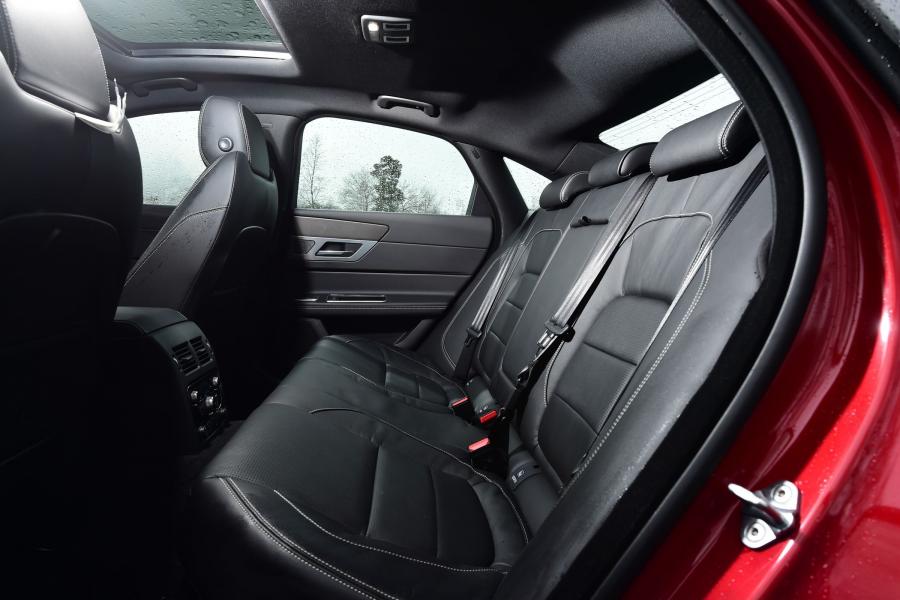  Jaguar XF 20d AWD R-Sport 2016 года  (UK) (фото 5 из 8)